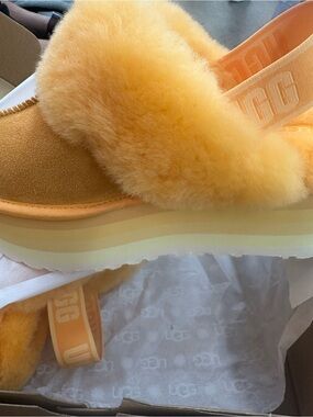UGG Kids Plush Platform Slide in Sunshine Yellow